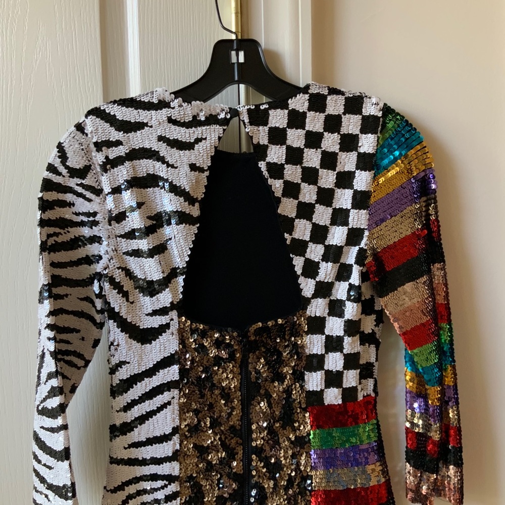 ALICE + OLIVIA JAE MULTI SEQUIN KEYHOLE MINI DRESS - Picture 4 of 16